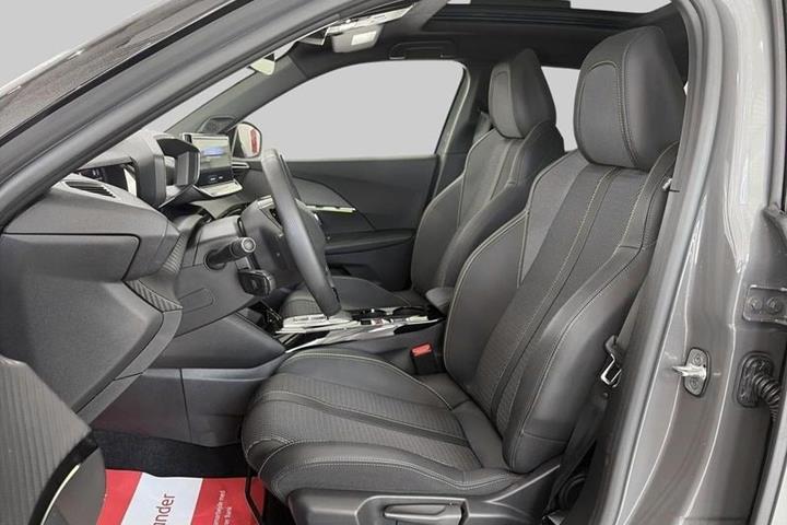Grå Peugeot e-2008 fra 2025