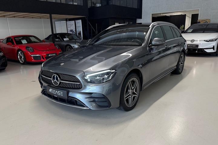 Grå Mercedes E300 de fra 2022