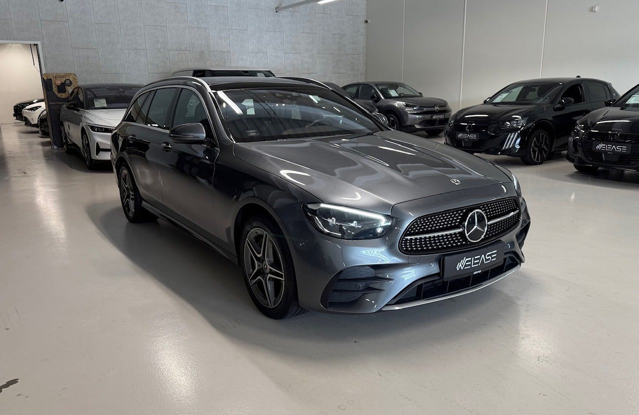 Grå Mercedes E300 de fra 2022