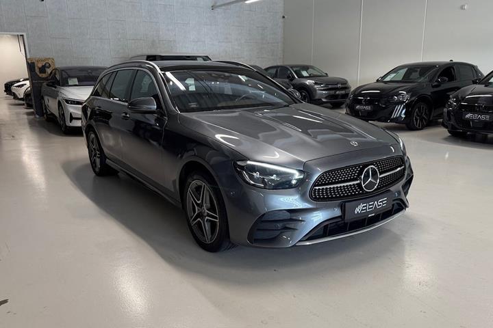 Grå Mercedes E300 de fra 2022