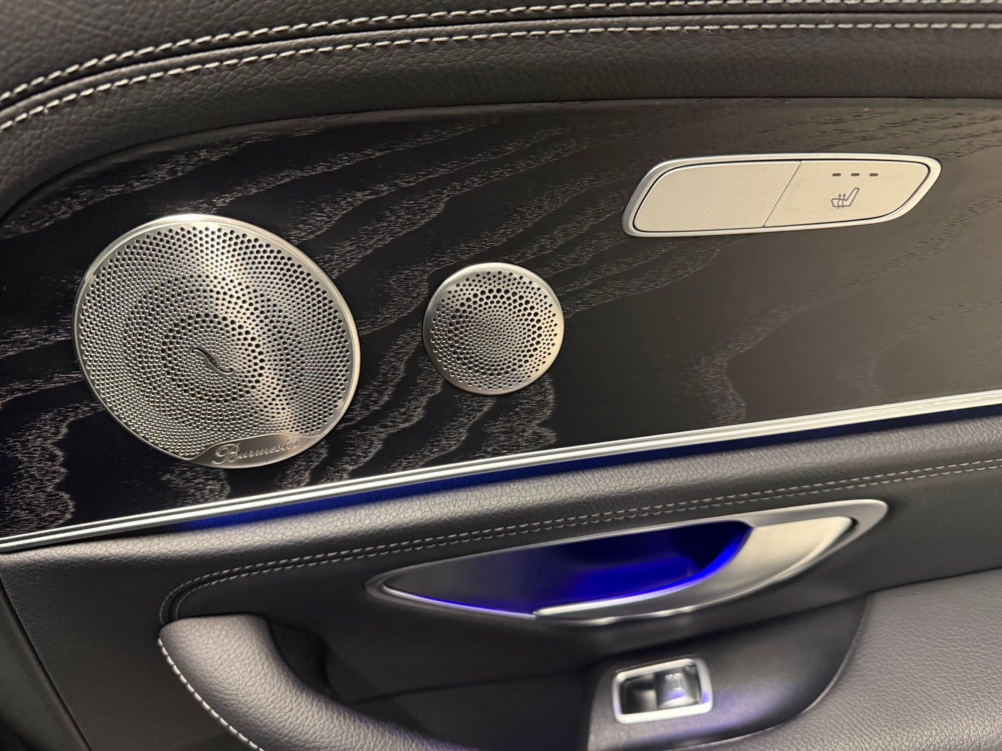 Grå Mercedes E300 de fra 2022