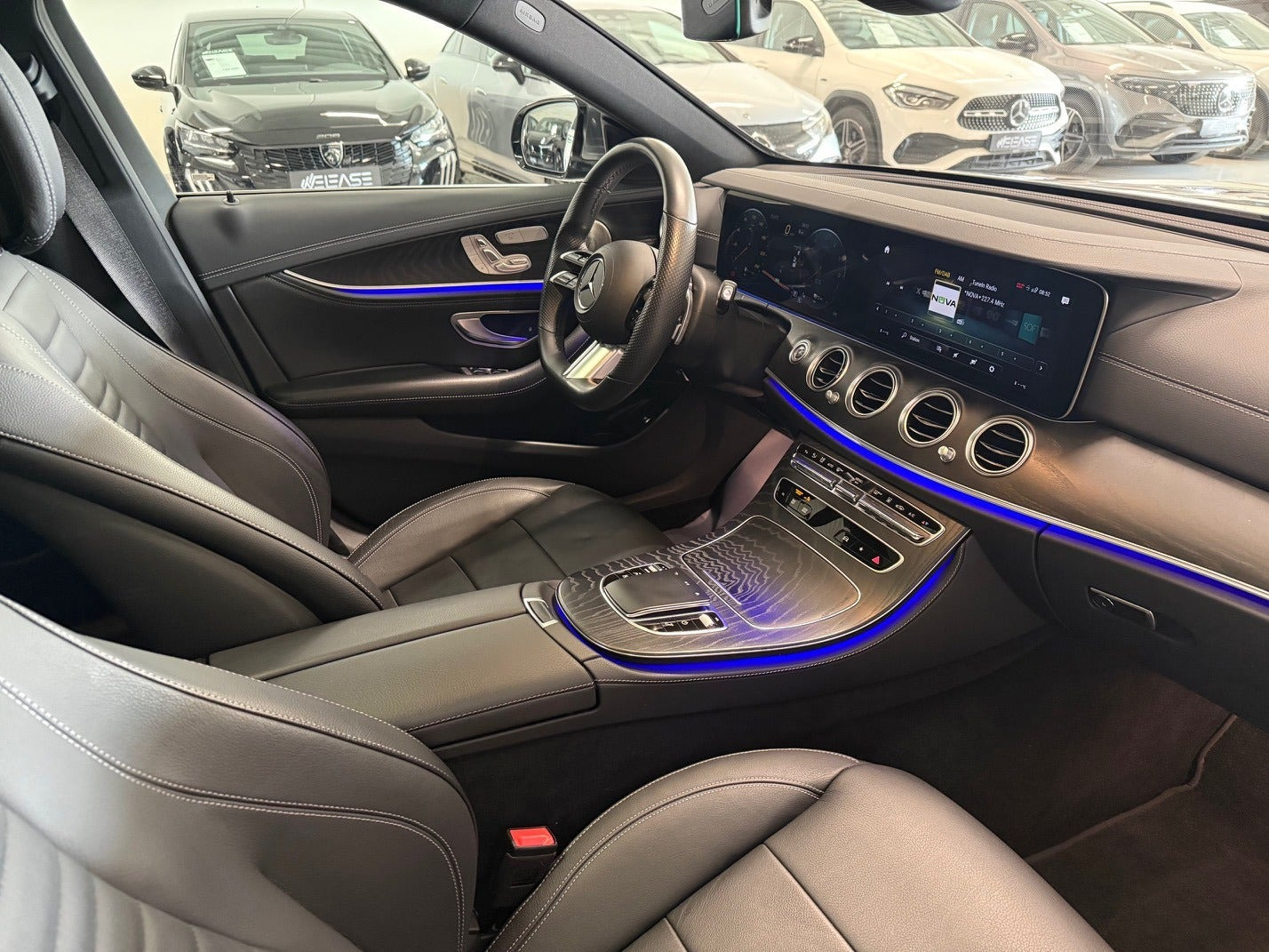 Grå Mercedes E300 de fra 2022