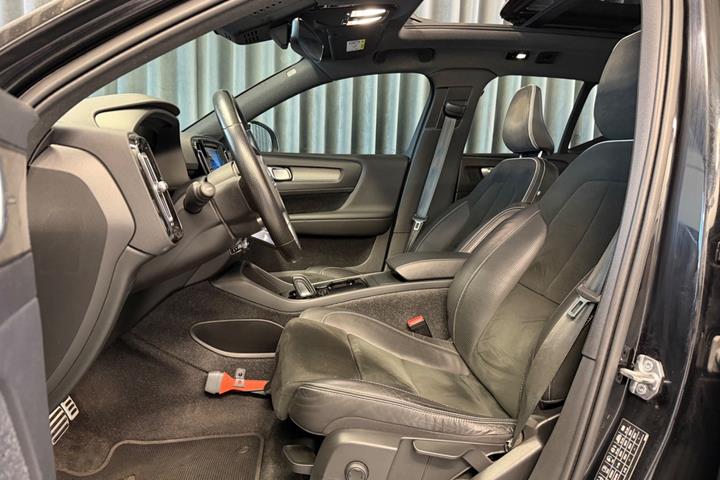 Sort Volvo XC40 fra 2021