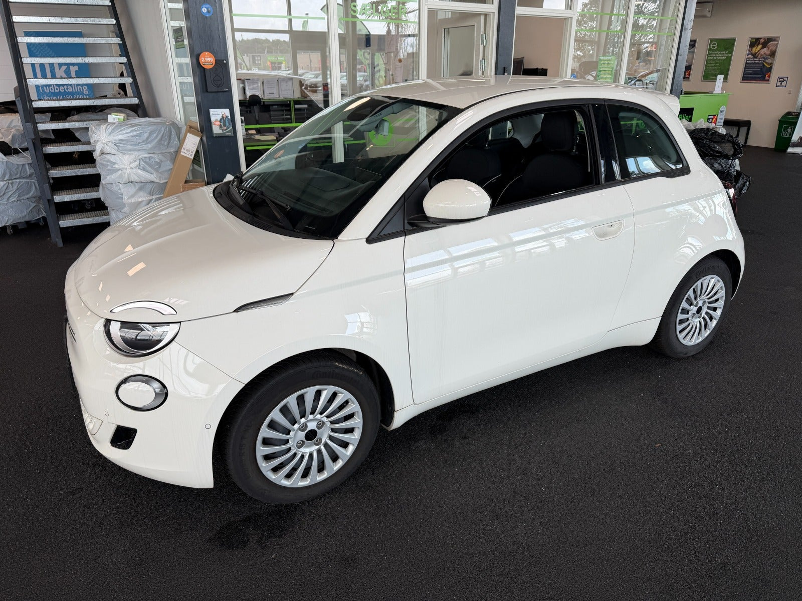 Hvid Fiat 500e fra 2023