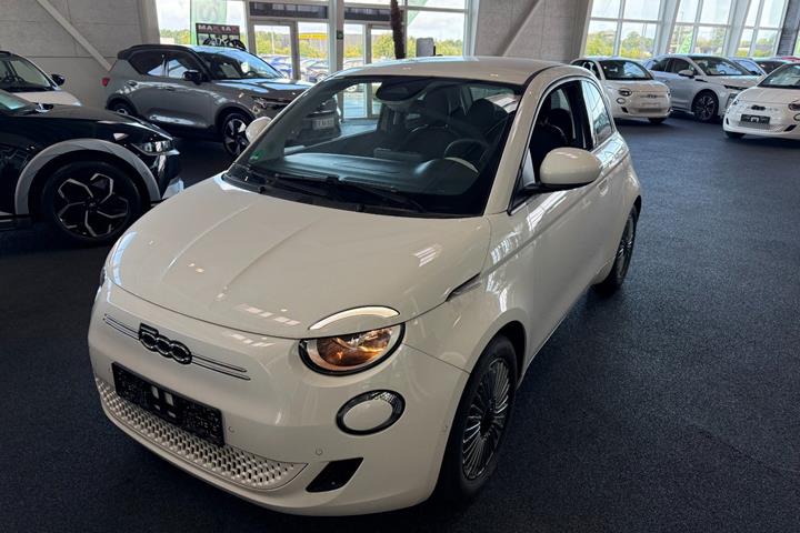 Hvid Fiat 500e fra 2023
