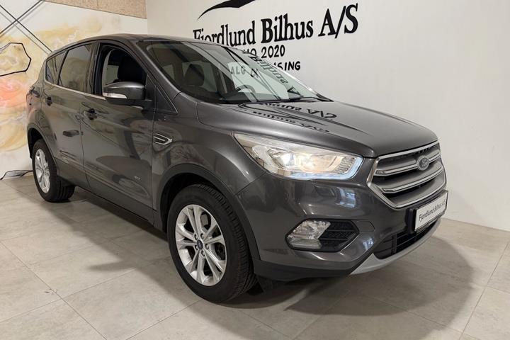 Grå Ford Kuga fra 2019