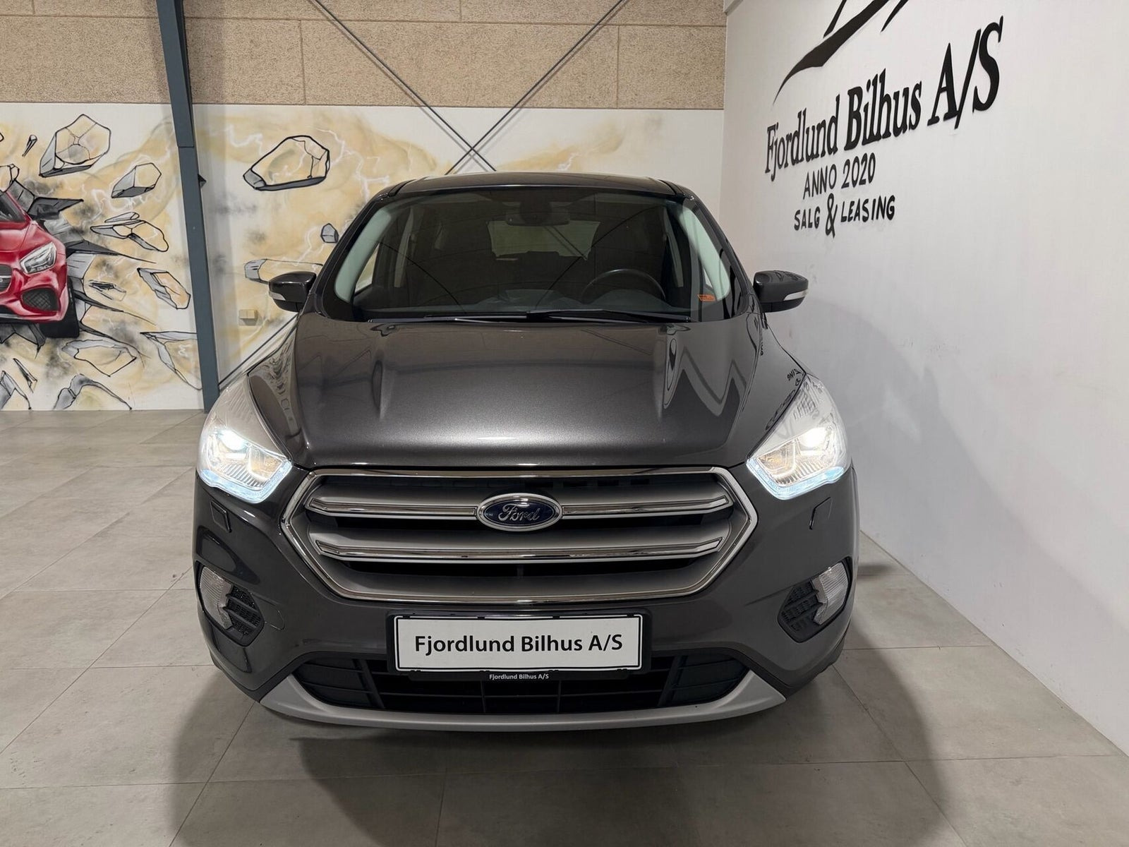 Grå Ford Kuga fra 2019