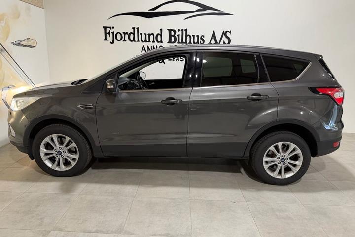 Grå Ford Kuga fra 2019