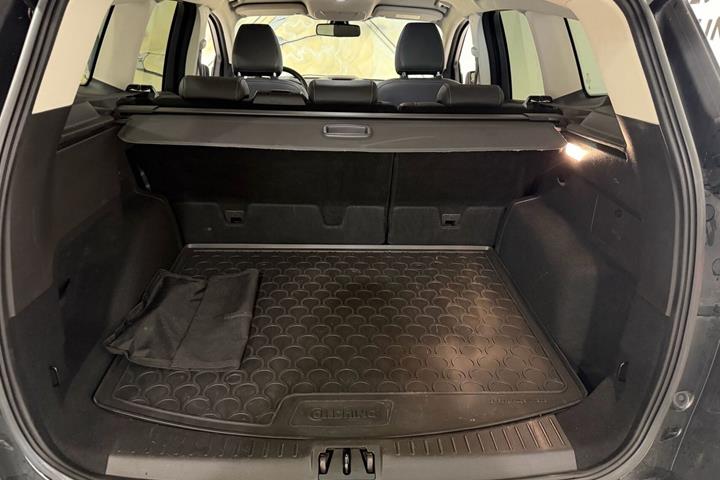 Grå Ford Kuga fra 2019