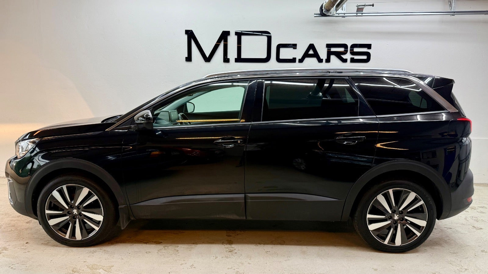 Sort Peugeot 5008 fra 2018