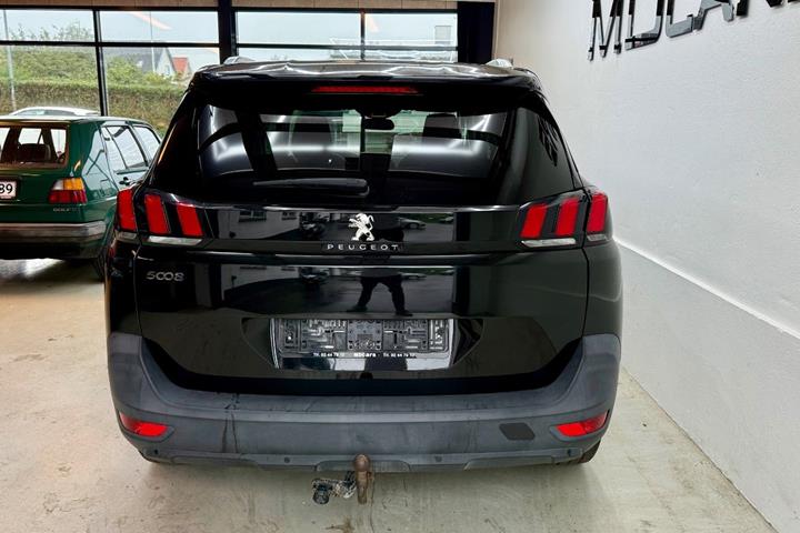 Sort Peugeot 5008 fra 2018