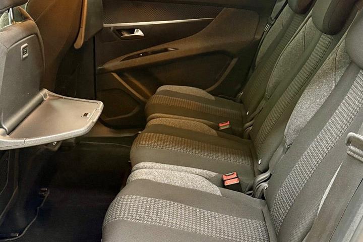 Sort Peugeot 5008 fra 2018