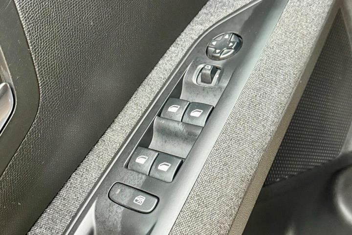 Sort Peugeot 5008 fra 2018