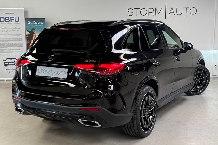 Sort Mercedes GLC300 e fra 2023
