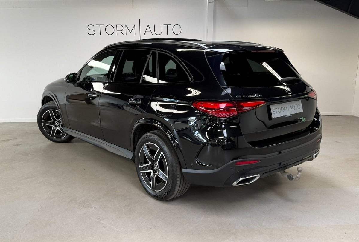 Sort Mercedes GLC300 e fra 2023