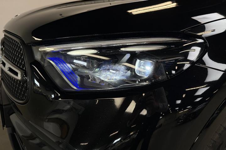 Sort Mercedes GLC300 e fra 2023