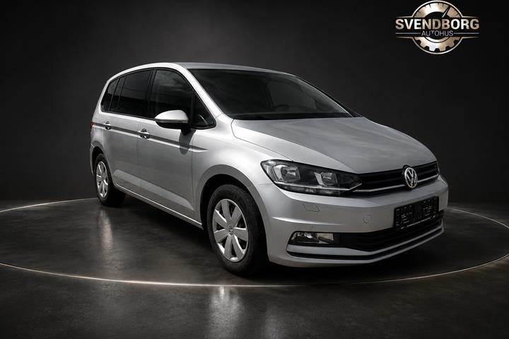 Sølv VW Touran fra 2017
