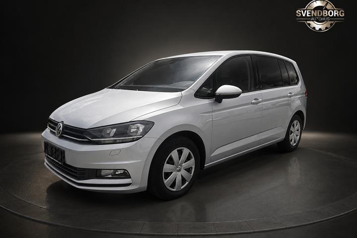 Sølv VW Touran fra 2017