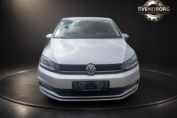 Sølv VW Touran fra 2017