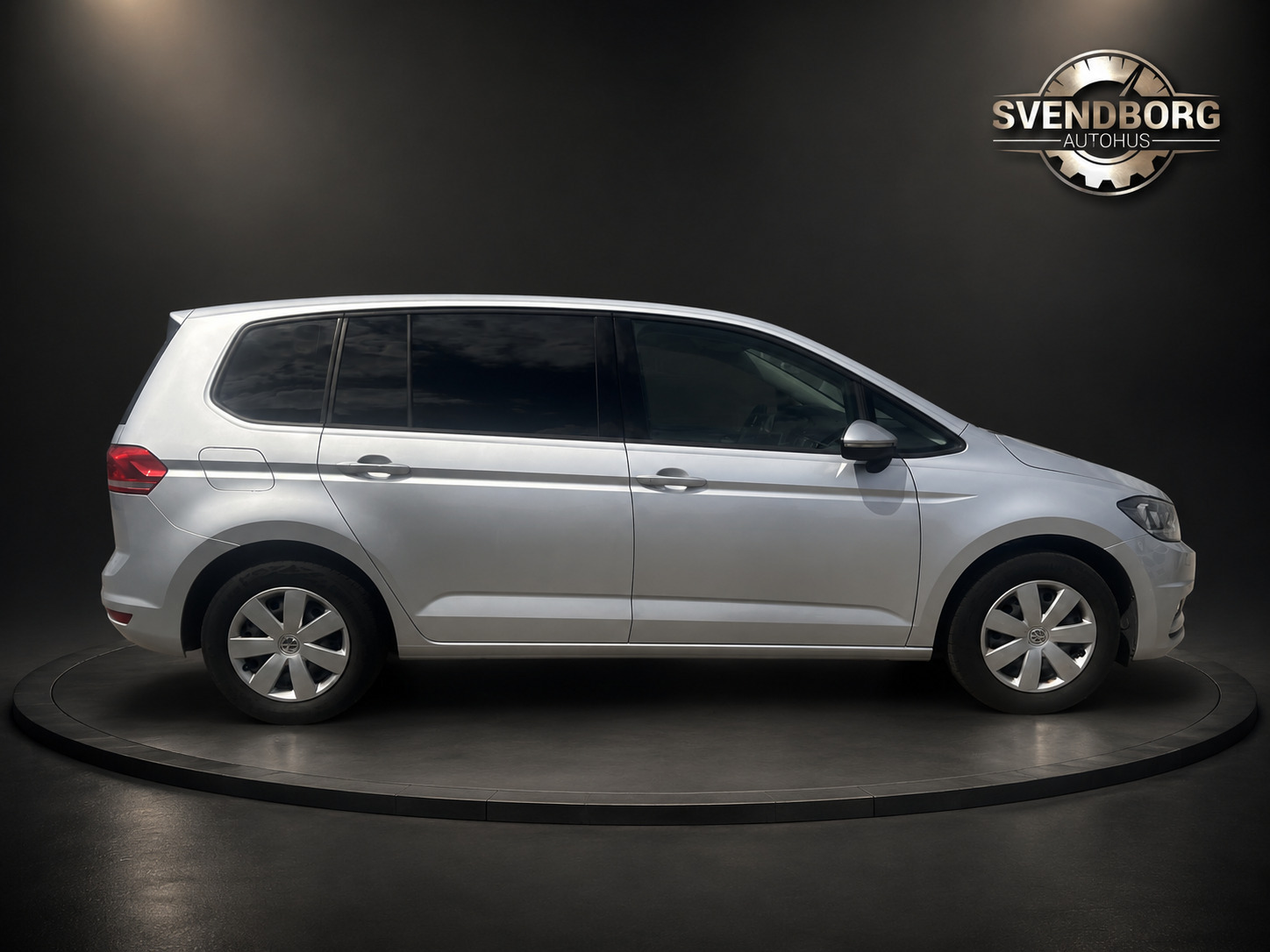 Sølv VW Touran fra 2017