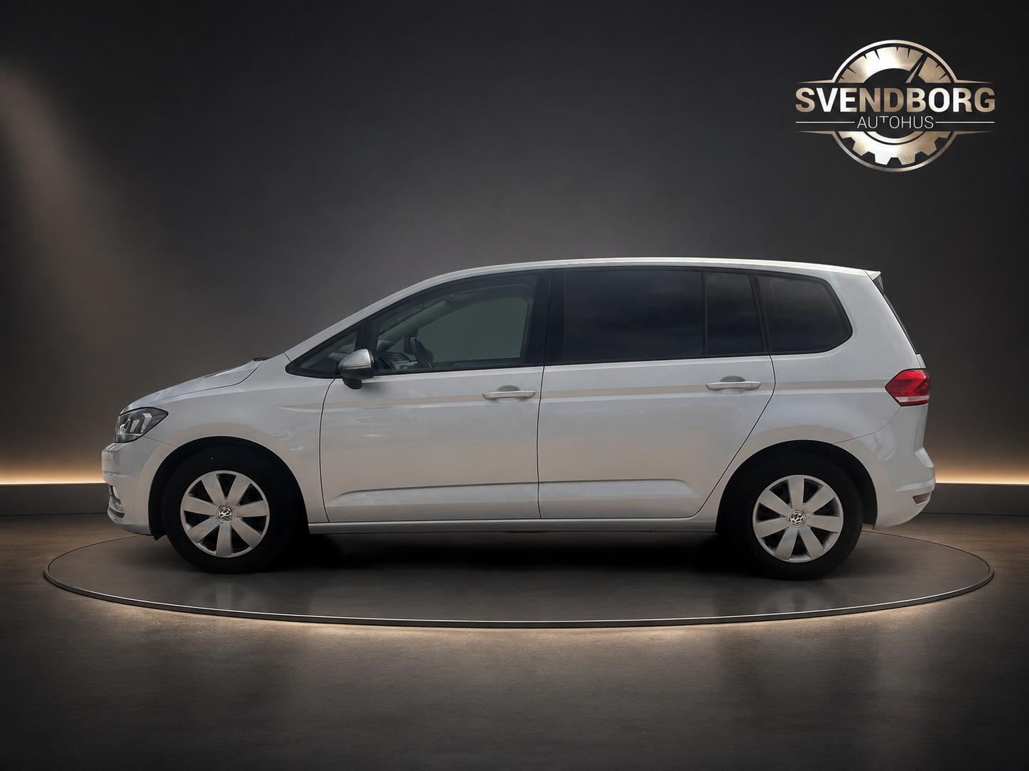 Sølv VW Touran fra 2017