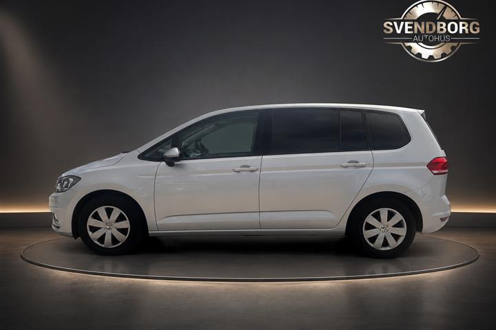 Sølv VW Touran fra 2017