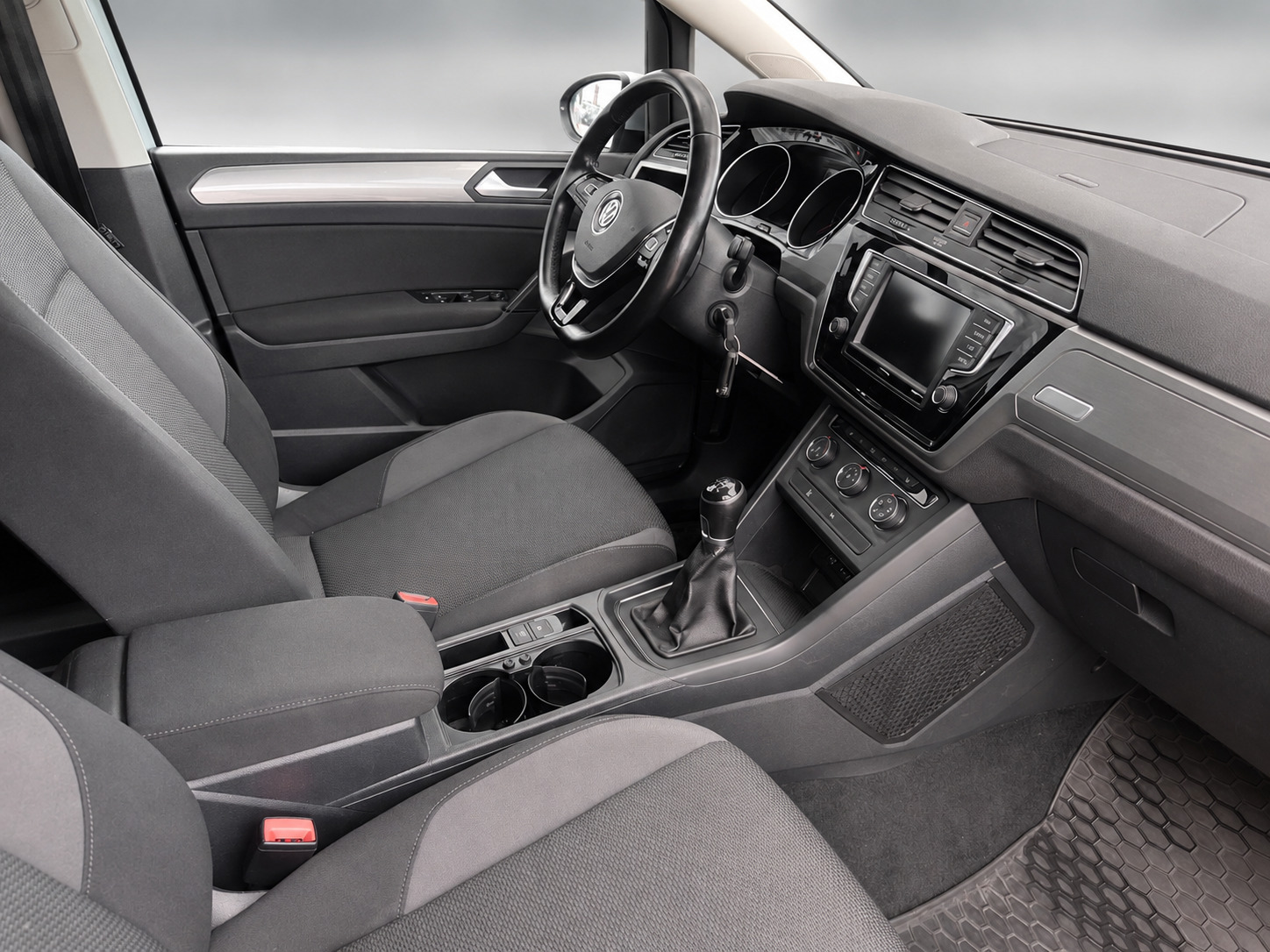 Sølv VW Touran fra 2017