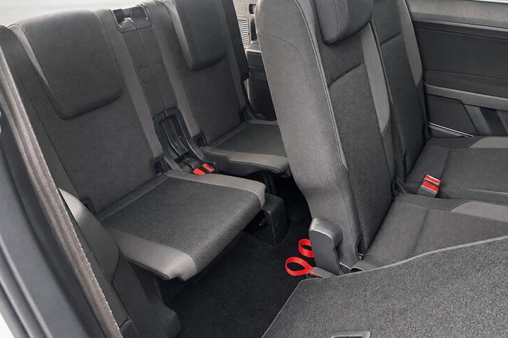 Sølv VW Touran fra 2017