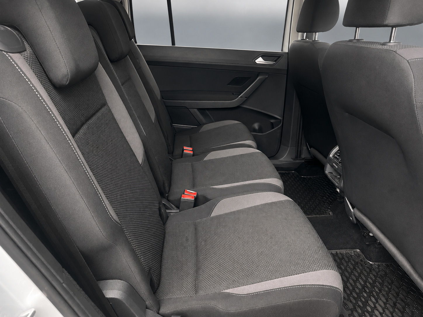 Sølv VW Touran fra 2017