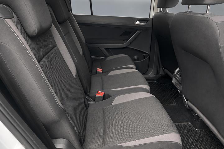 Sølv VW Touran fra 2017