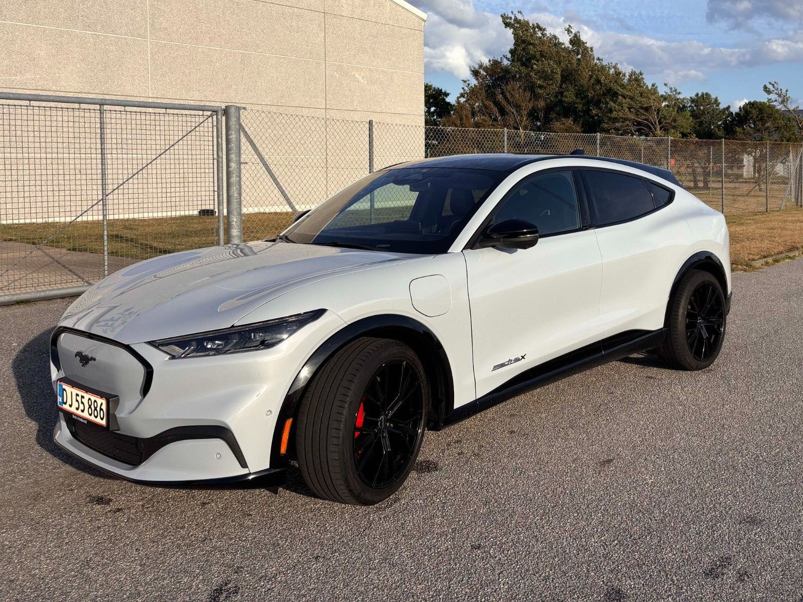Hvid Ford Mustang Mach-E fra 2022