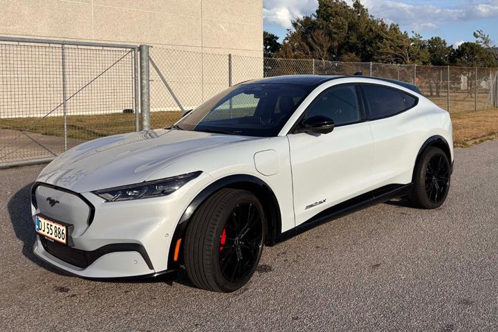 Hvid Ford Mustang Mach-E fra 2022