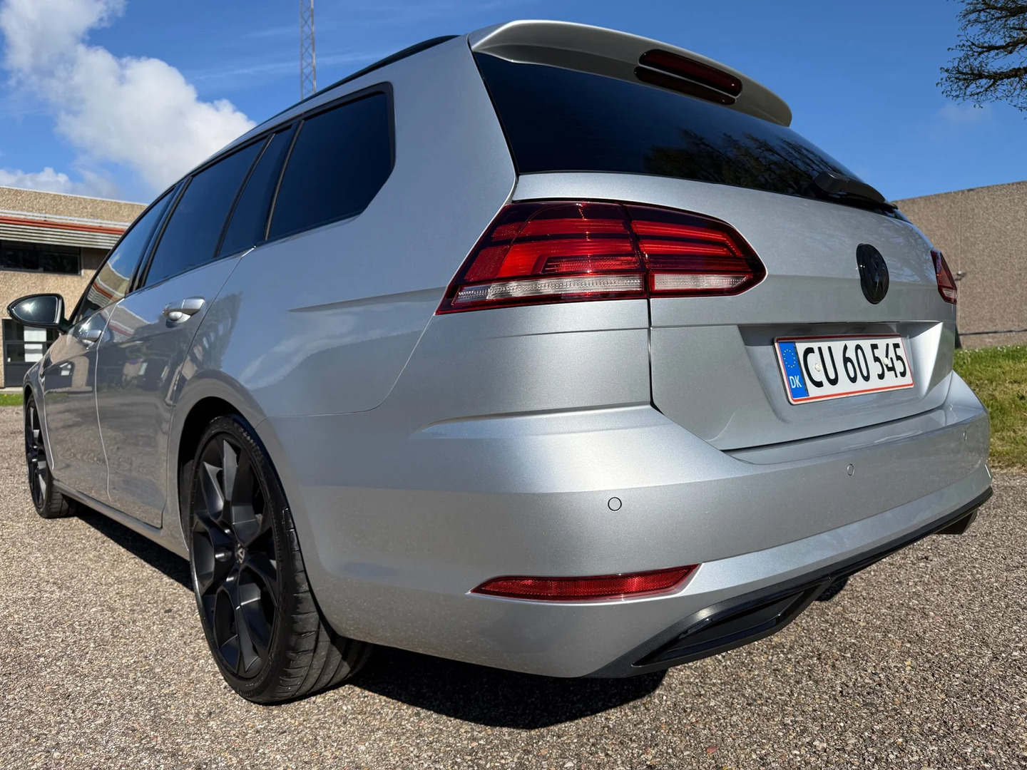 Grå VW Golf VII fra 2019