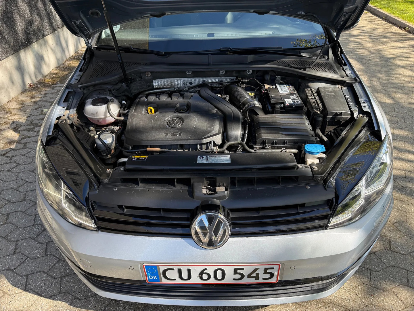 Grå VW Golf VII fra 2019