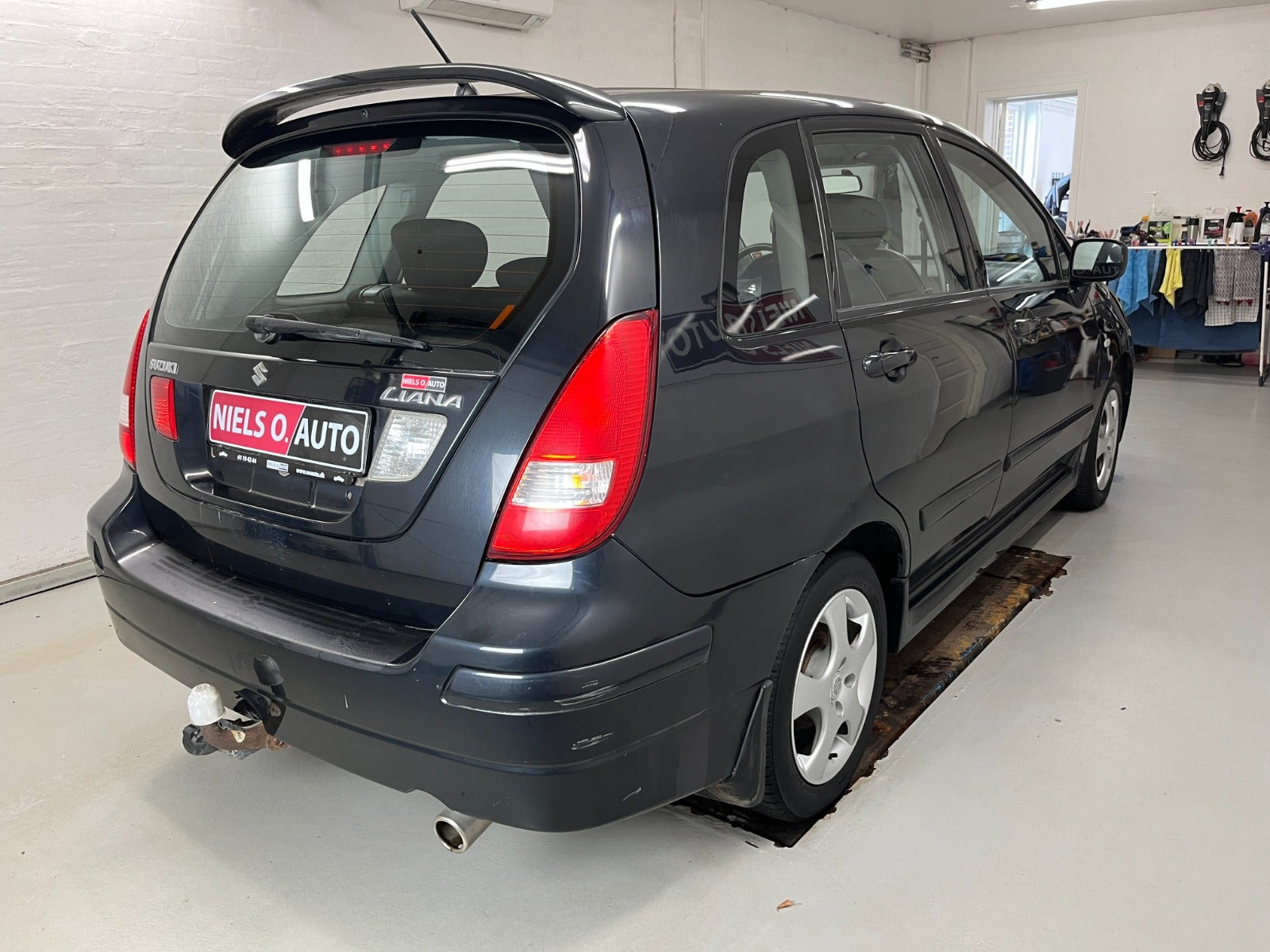 Sort Suzuki Liana fra 2004