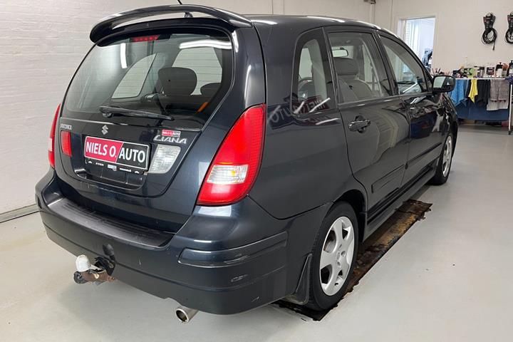 Sort Suzuki Liana fra 2004