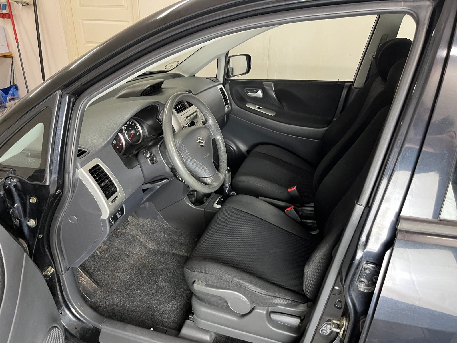 Sort Suzuki Liana fra 2004