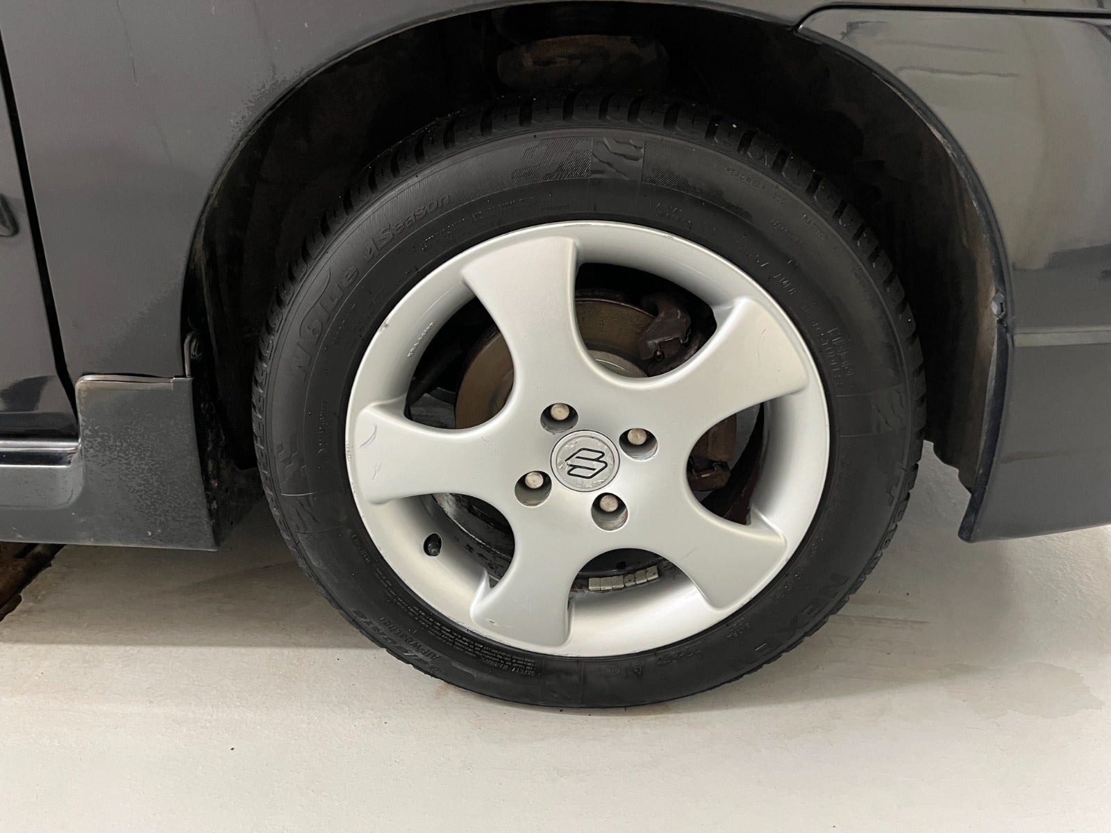 Sort Suzuki Liana fra 2004