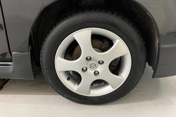 Sort Suzuki Liana fra 2004