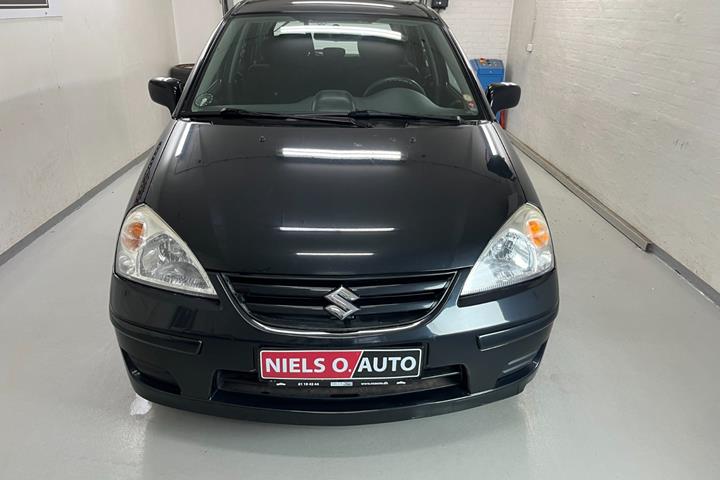 Sort Suzuki Liana fra 2004