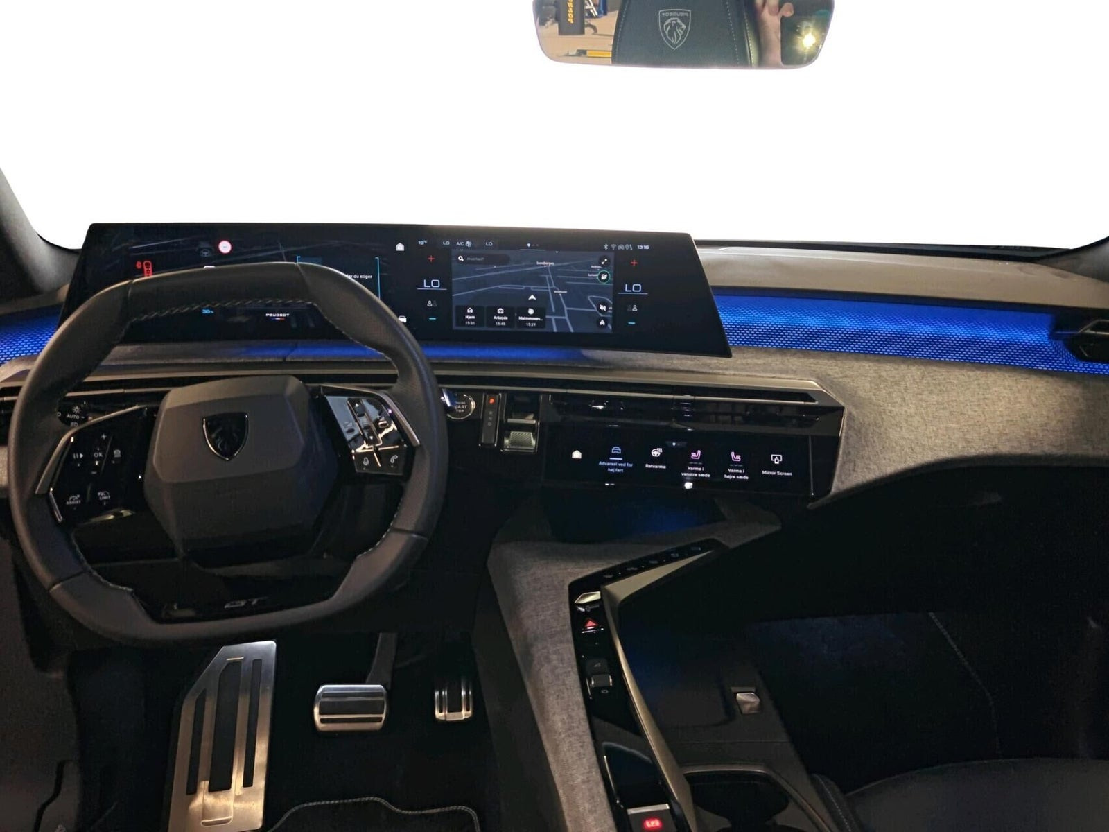 Grå Peugeot e-5008 fra 2025