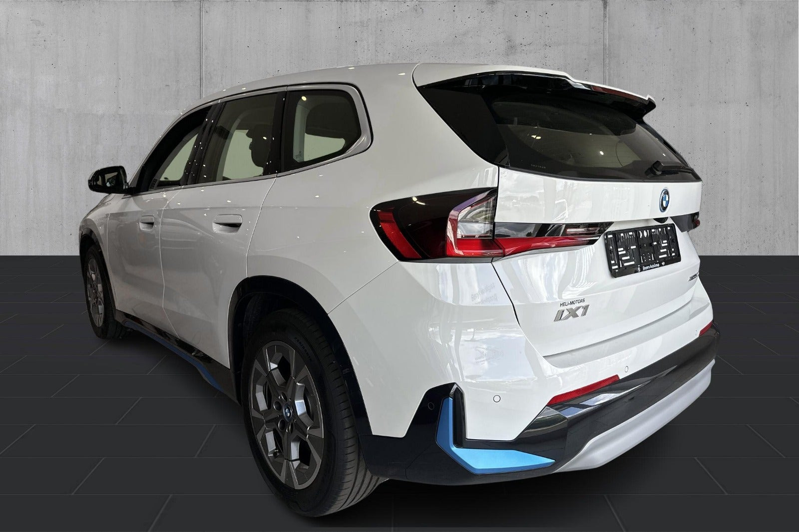 Hvid BMW iX1 fra 2023