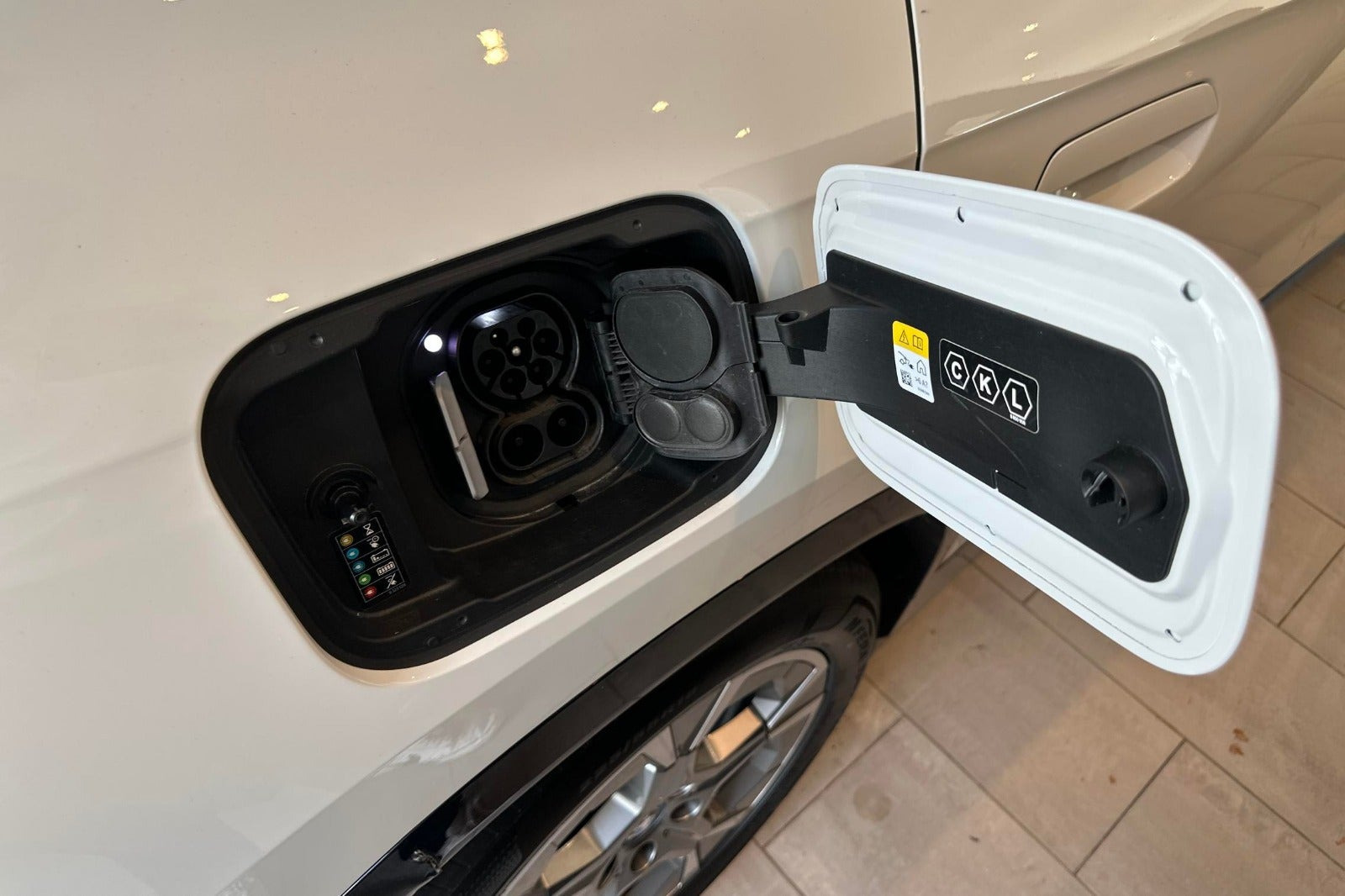 Hvid BMW iX1 fra 2023