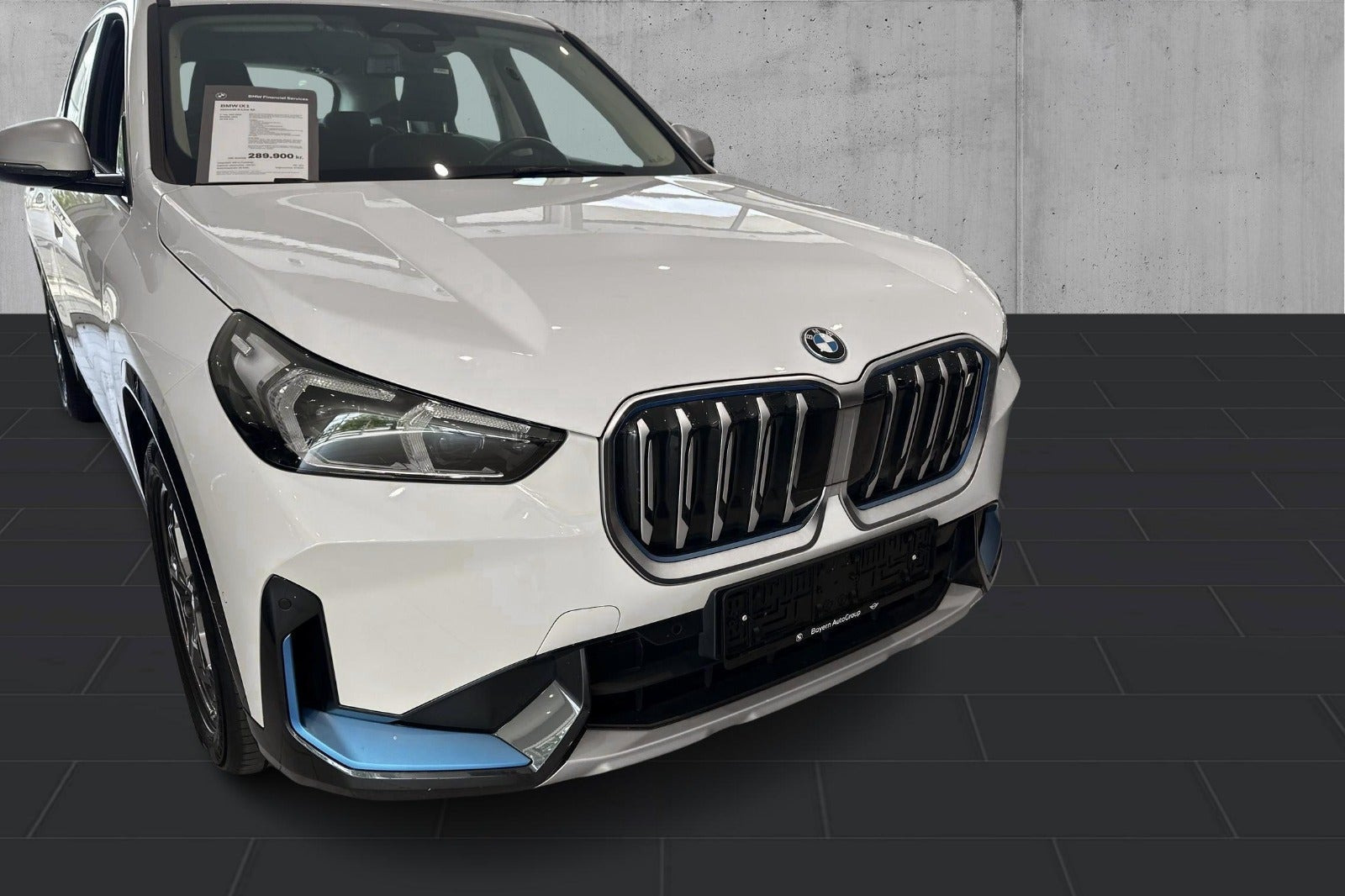 Hvid BMW iX1 fra 2023