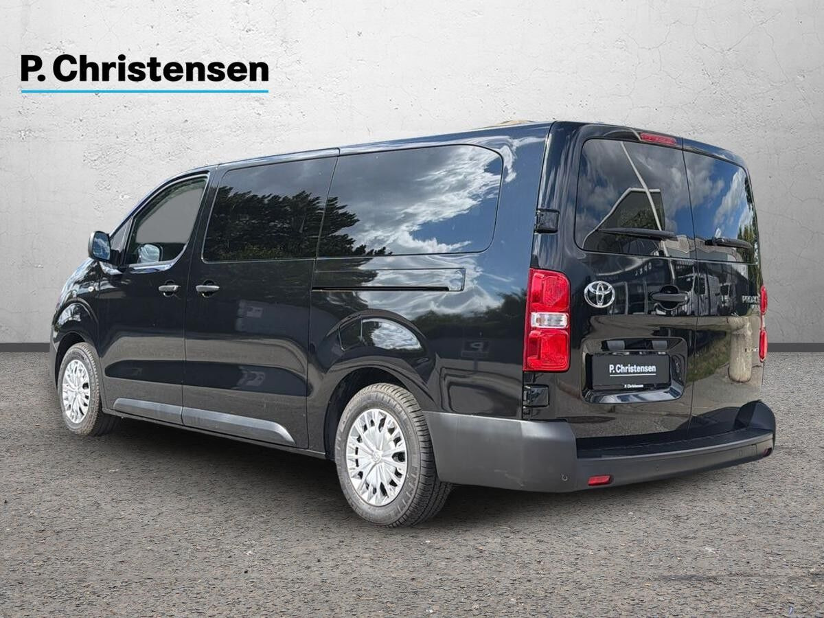 Sort Toyota Proace Verso fra 2024