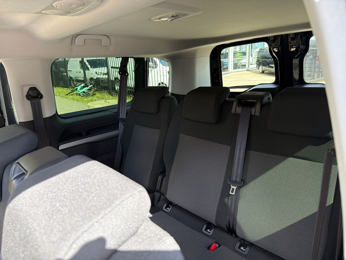 Sort Toyota Proace Verso fra 2024