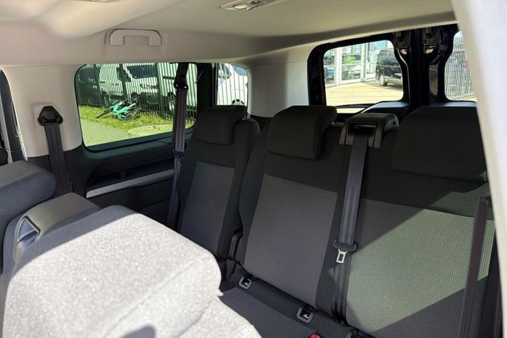 Sort Toyota Proace Verso fra 2024