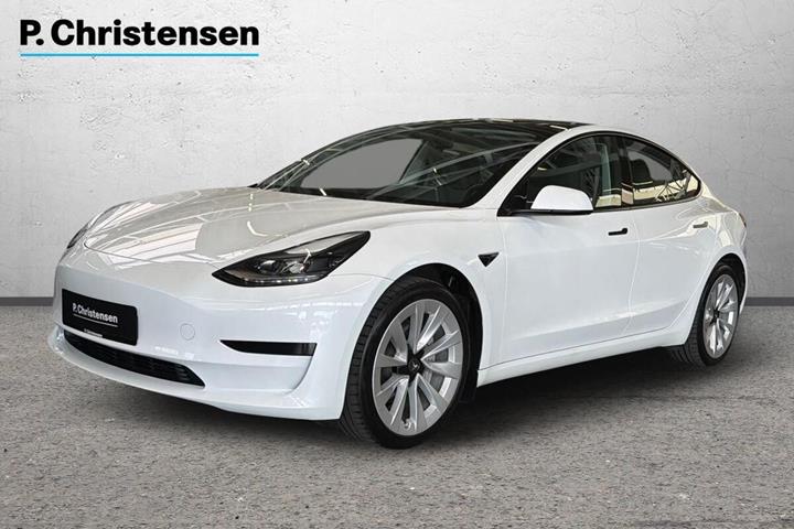 Hvid Tesla Model 3 fra 2022