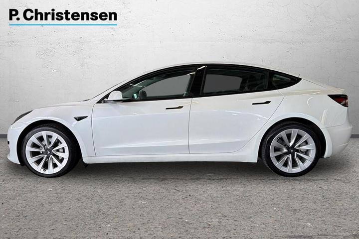 Hvid Tesla Model 3 fra 2022
