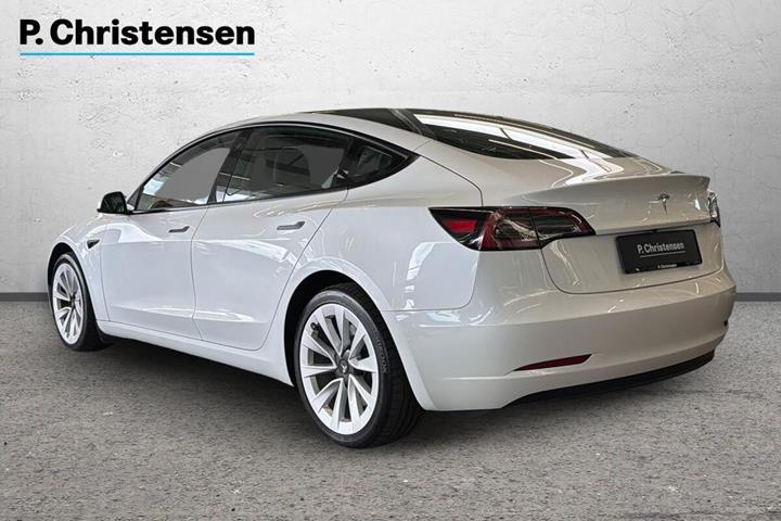 Hvid Tesla Model 3 fra 2022
